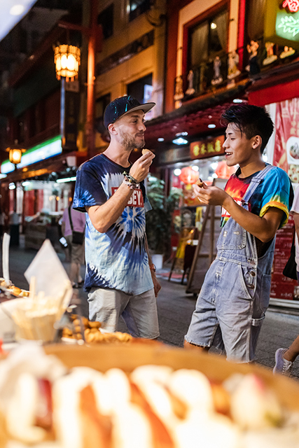 Akira et Aurelien Courtois in Higashimon Street in Kobe, Japan